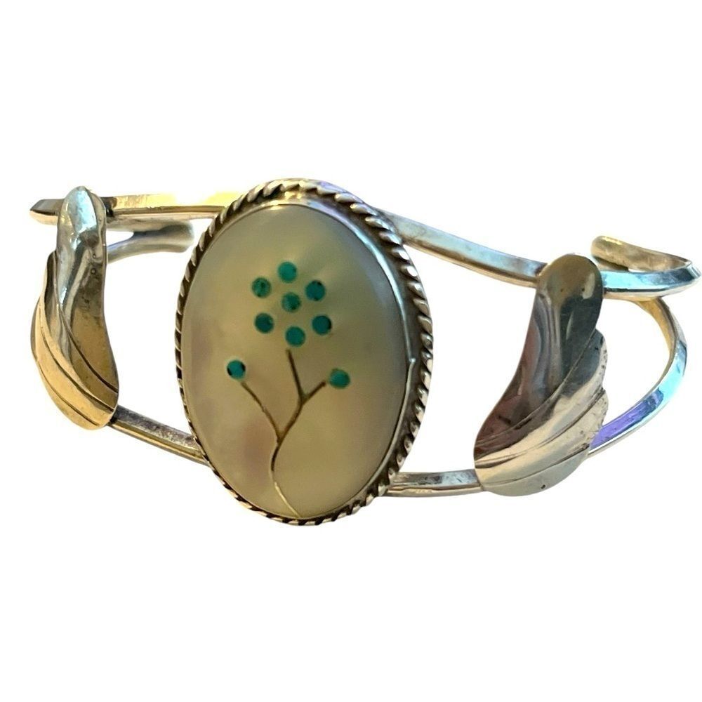 VINTAGE NATIVE AMERICAN ZUNI MOTHER OF PEARL SILVER BRACELET